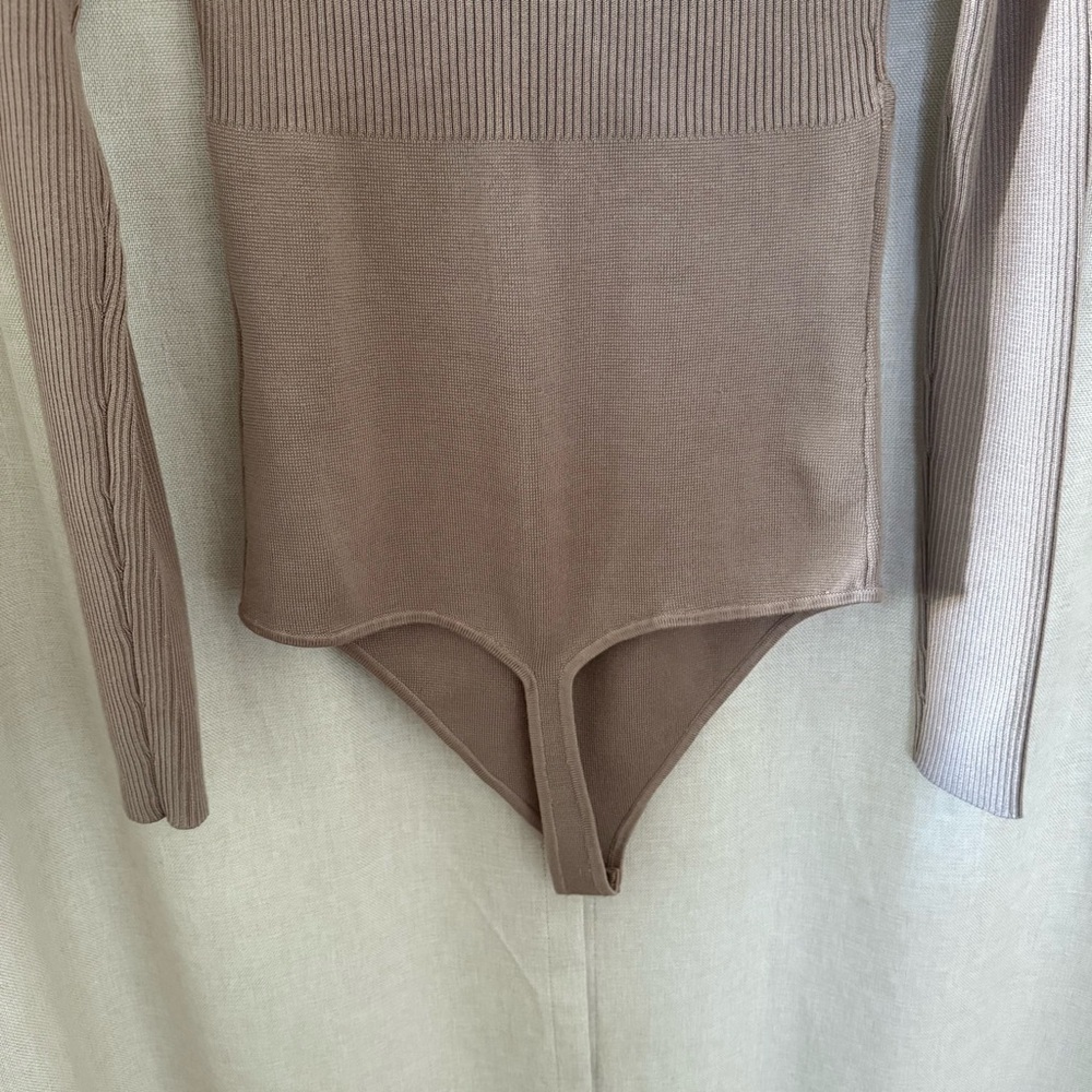 Abercrombie & Fitch Ribbed Knit Long Sleeve Bodysuit (M) - Picture 5 of 5